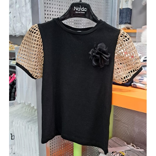 T-shirt girl con manica in rete d'oro abbinata a gonna in rete d'oro